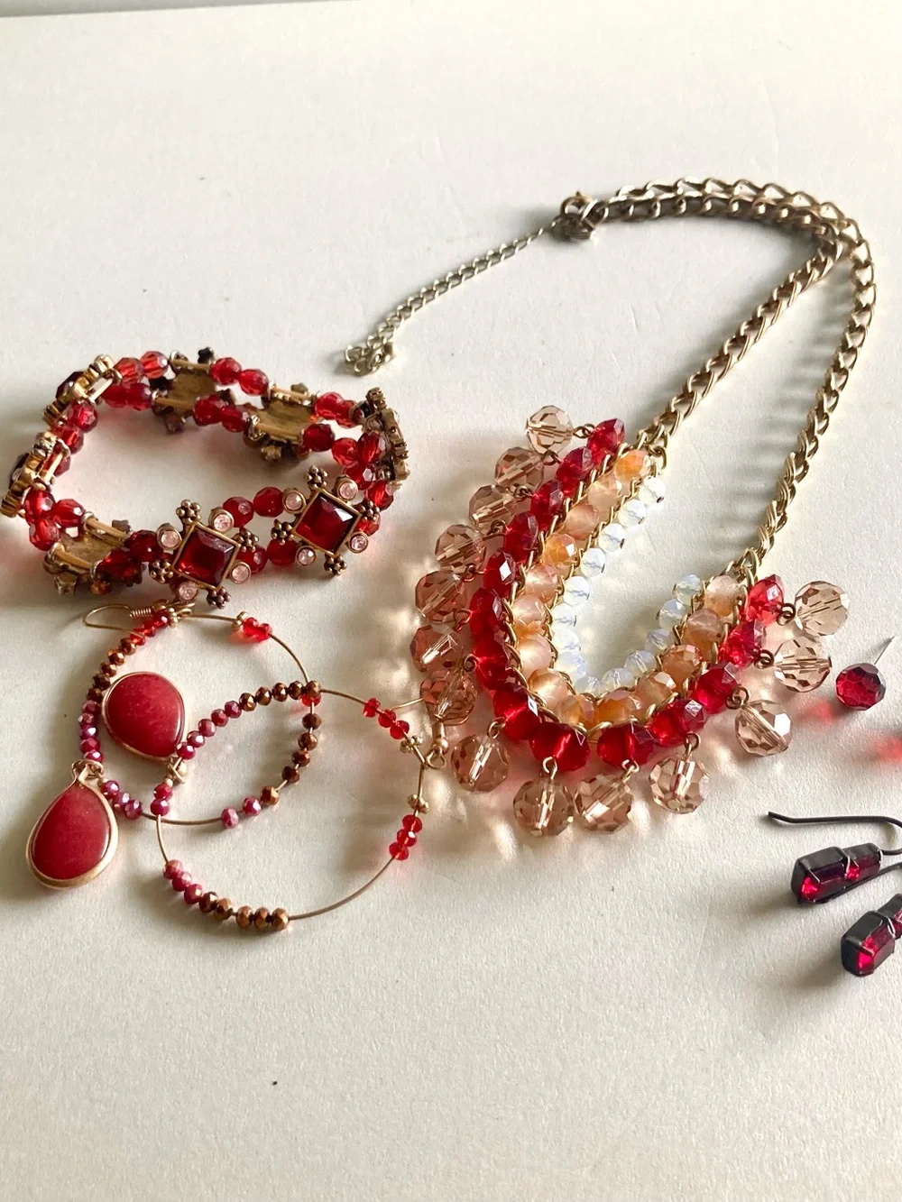 Red,Gold tone Statement Necklace and Earring bracelet 5 pc Set preloved Jewelry